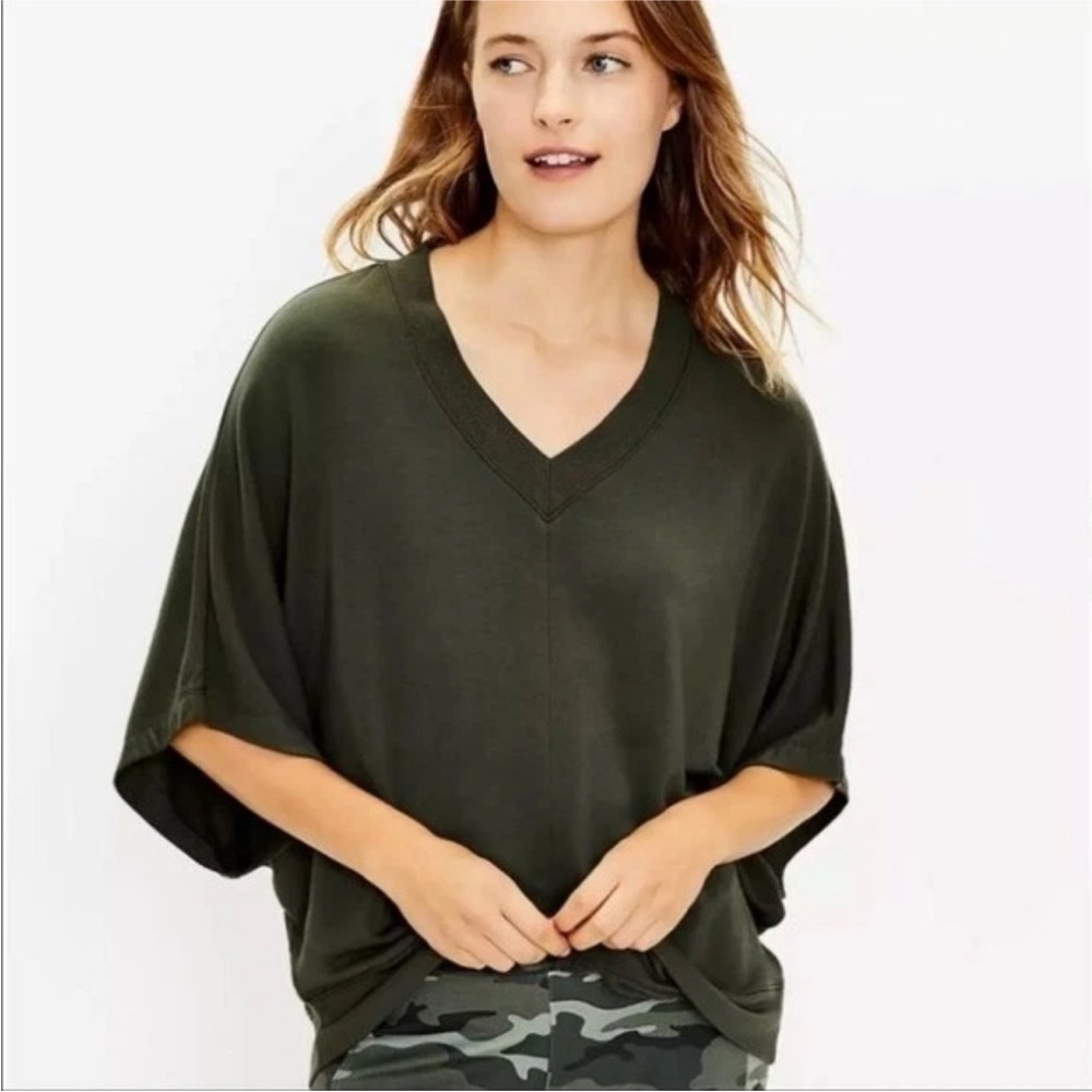 Lou & Grey V-Neck Green Oversized Top